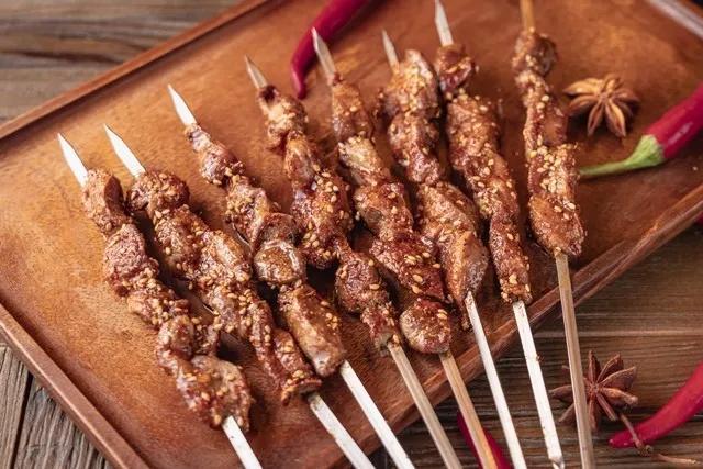 淄博燒烤店美女老板：我們不是為賺錢，而是為淄博的榮譽而戰(zhàn)！(圖1)