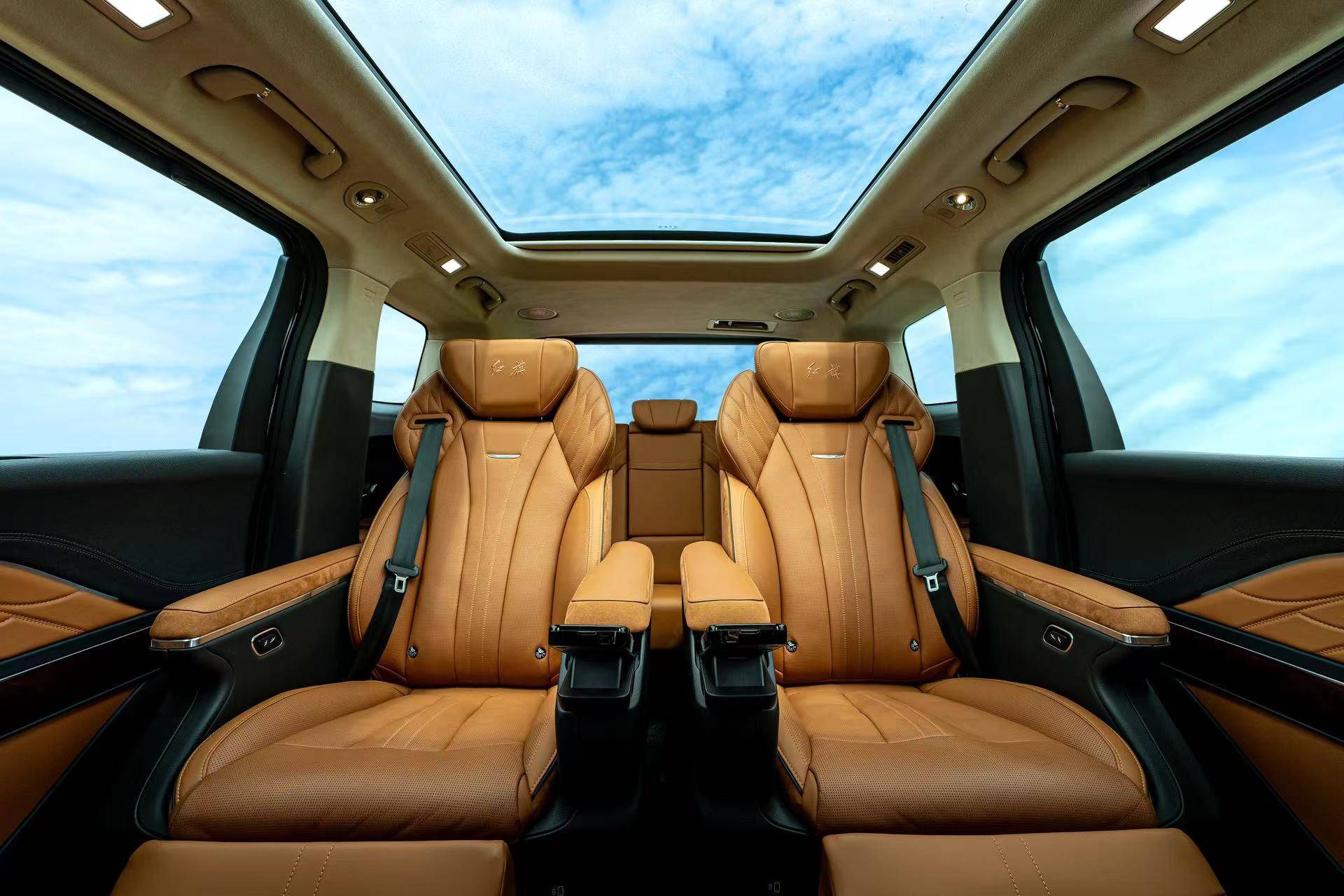高端出行再進(jìn)階 新紅旗H9/紅旗HQ9 PHEV北京車(chē)展上市(圖8)