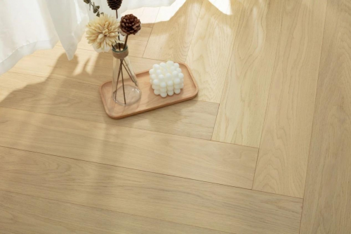 更適合中國寶寶體質(zhì)的木地板，當(dāng)然首選「純」實木地暖地板！(圖2)