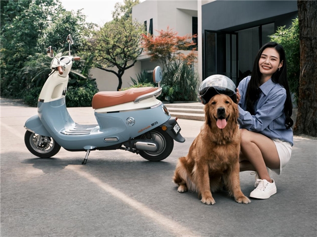 電動兩輪車高端賽道再現(xiàn)“黑馬”,全新“旗艦”愛瑪Q7電動車展硬核實力(圖1) 電動兩輪車高端賽道再現(xiàn)“黑馬”,全新“旗艦”愛瑪Q7電動車展硬核實力(圖1)